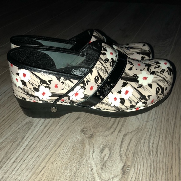 koi sanita nursing shoes